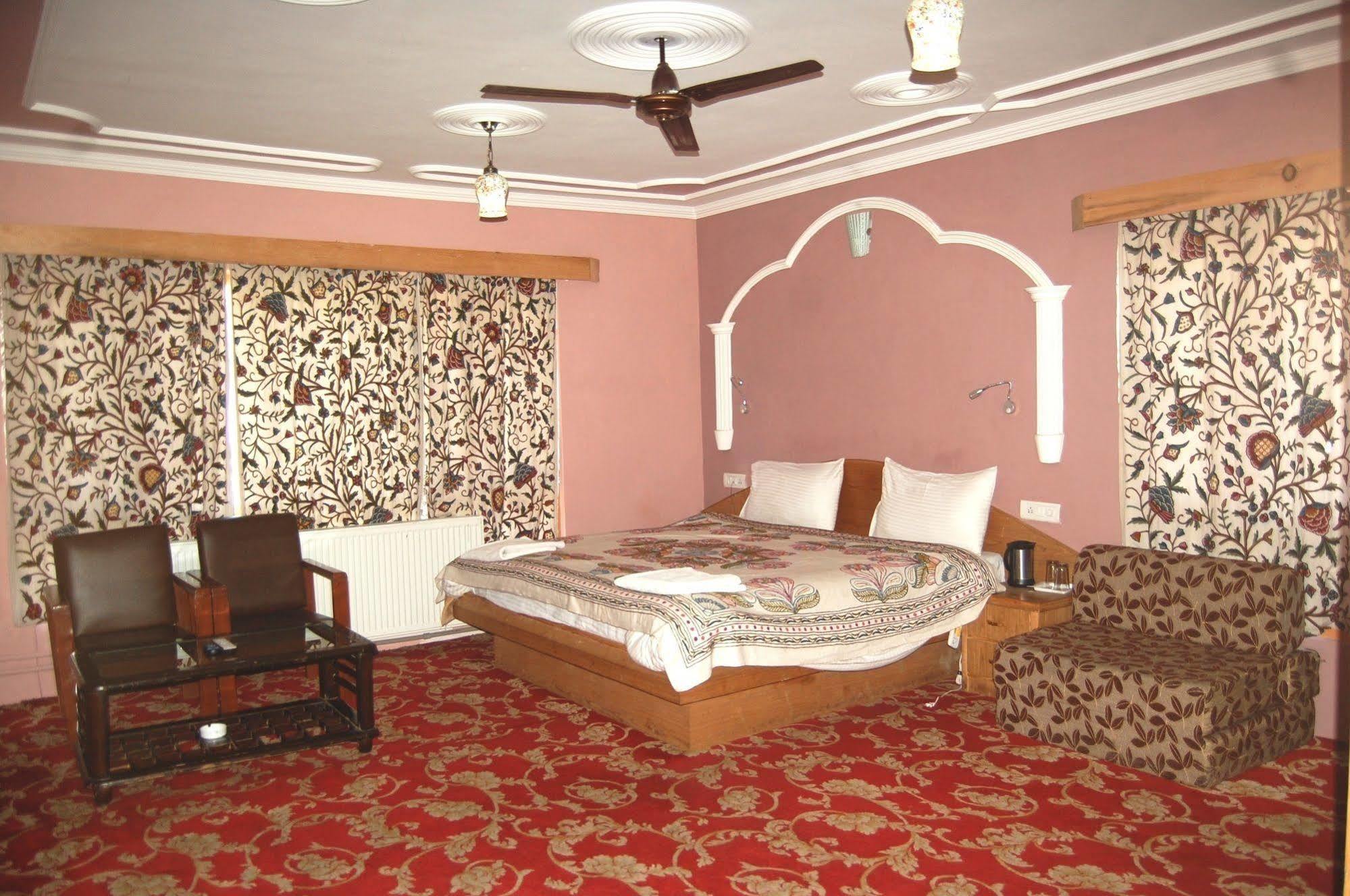 Hotel Paradise Inn Pahalgām Exteriér fotografie